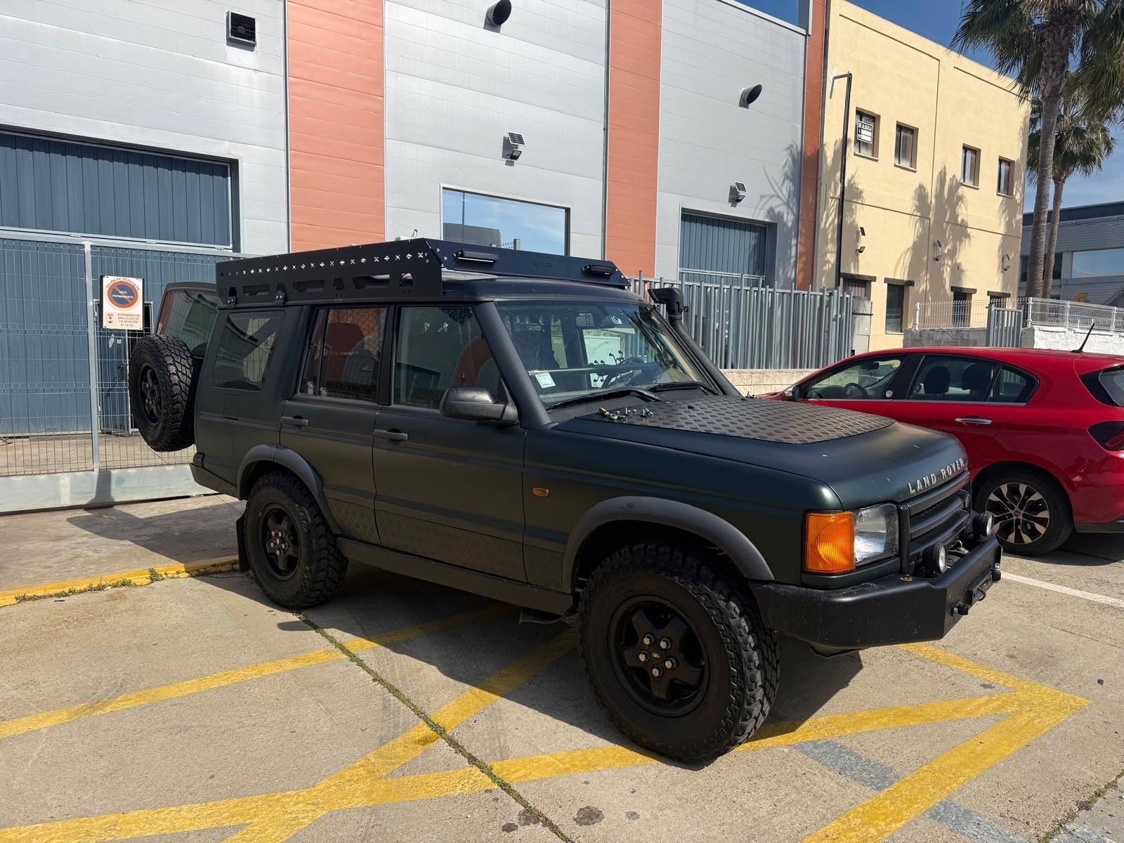 Baca Land Rover Discovery 2